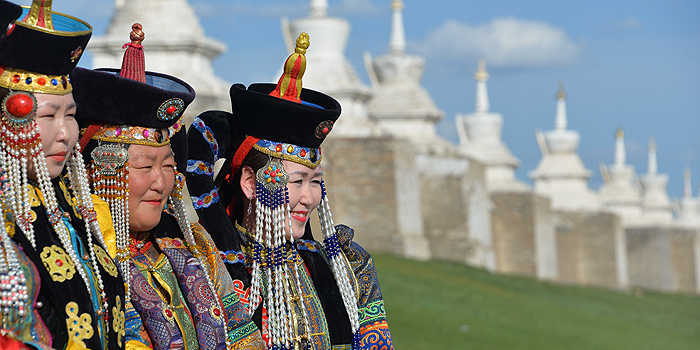 mongolian people features